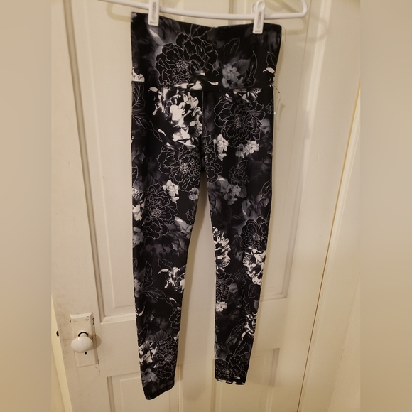 Balance Collection Super Soft Athleisure Leggings - Picture 7 of 7